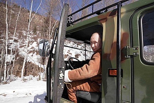 Песков рассказал про "ядерный чемоданчик" во время отдыха Путина в тайге