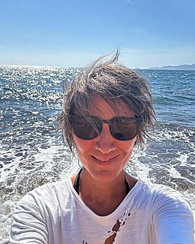 Рената Литвинова и Земфира* отдыхают на Корсике