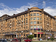 Омич пообещал жить в машине, пока его сына не примут в школу