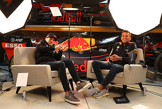 Ферстаппен и Элбон веселятся на базе Red Bull Racing