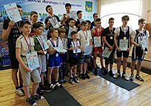 Юные тяжёлоатлеты Владивостока установили новые рекорды