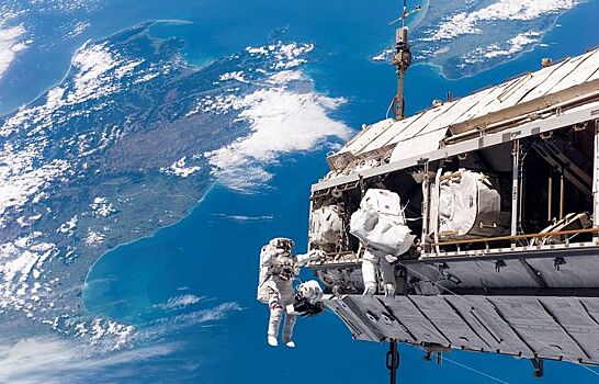 Американские астронавты на МКС устранили незначительную утечку фреона из наноспутника