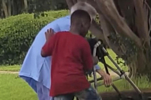 Восьмилетний мальчик спас незнакомую бабушку и прославился