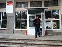 В Севастополе окна всех детских садов и школ защитили бронепленкой