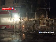 На улице Гвардейская в Саратове ночью сгорел магазин