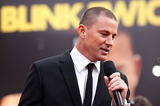 Ченнинг Татум похвастался стальным прессом на новом селфи