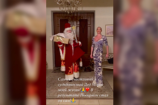 Волочкова намекнула на новые отношения с мужчиной в костюме Деда Мороза