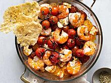 Подавайте с лепешками! Запеченная фета с креветками от Марии Кравцовой