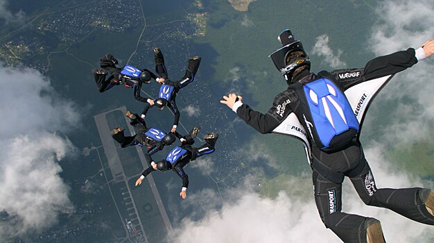Минтранс хочет регламентировать прыжки с парашютом в РФ. Все частники окажутся вне закона