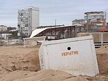 В Крыму несколько укрытий оказались глубоко под песком из-за штормов