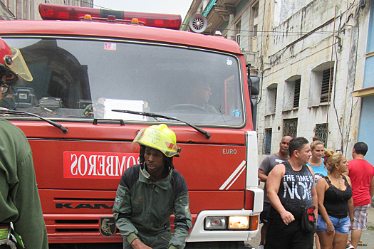 На Кубе в пятницу 13-го полыхал склад НПЗ