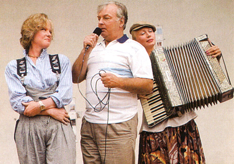 С Людмилой Гурченко и Татьяной Васильевой в фильме "Моя морячка", 1990 год.
