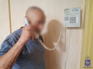 Житель Самары поблагодарил полицейских, которые предотвратили хищение его сбережений