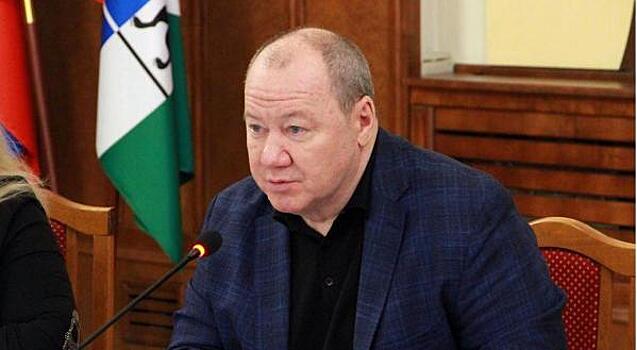 В Новосибирске лишили мандата обвиняемого в мошенничестве депутата