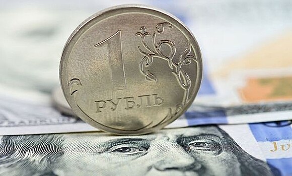«Коммерсантъ»: На валютном рынке РФ наступил самый сложный месяц для рубля