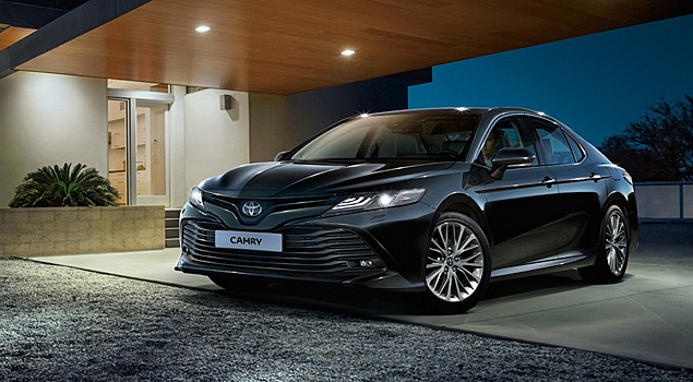 Новая Camry с фантастическим салоном выросла в размерах