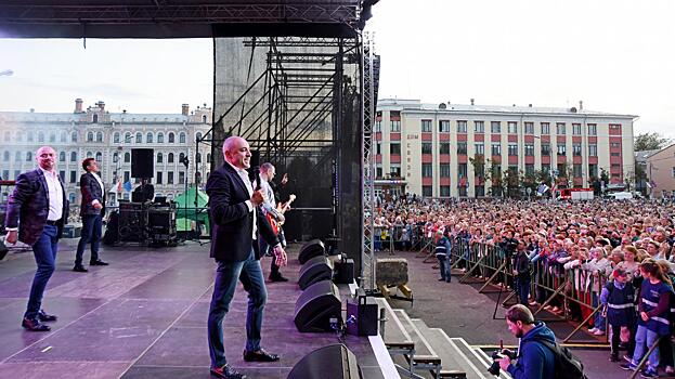 25 тысяч человек спели знаковые песни вместе с «Хором Турецкого» в Вологде