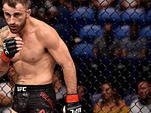 Боец Волкановски победил Сона на турнире UFC 273