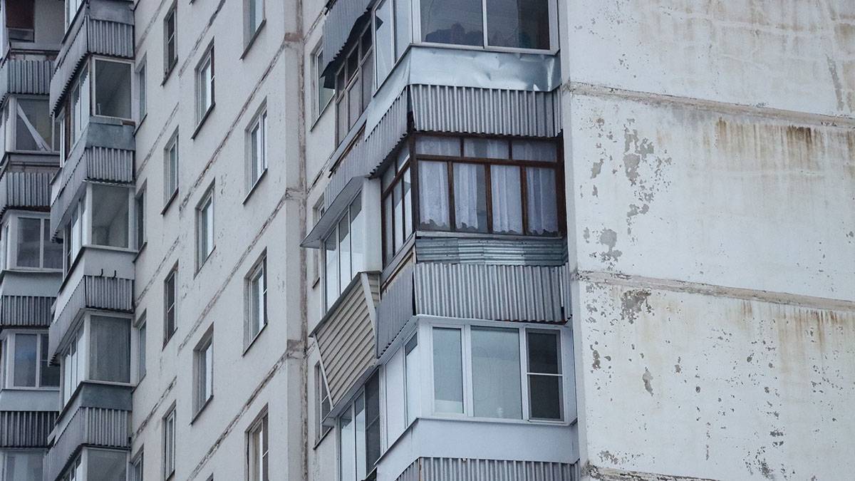 Подросток выпал с 16-го этажа дома в Ульяновске и остался жив