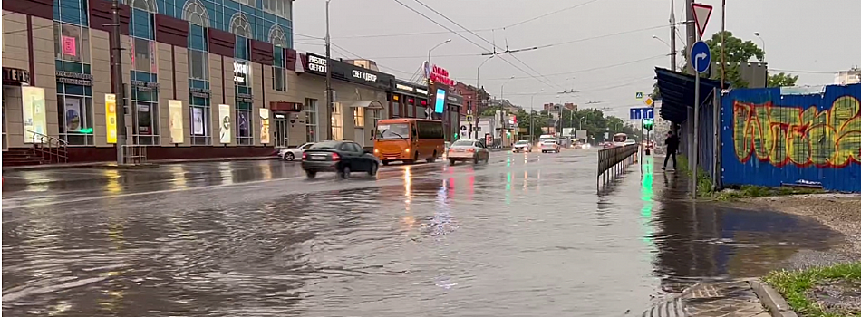 В Краснодаре центр города ушел под воду из-за мощного ливня
