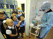 Путин призвал вернуть в школы медкабинеты