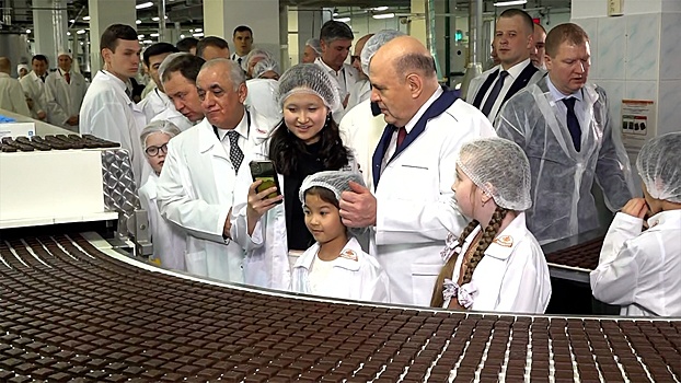 Мишустин побывал на шоколадной фабрике в рамках «Елки желаний»