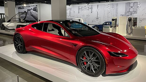 «Реактивный» Tesla Roadster разгонится до «сотни» всего за секунду