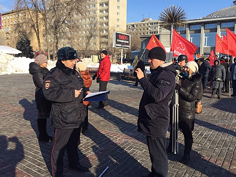 Перед митингом КПРФ депутат Бондаренко отказался подписывать предупреждение по «экстремистской» статье