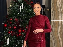 Икра, салаты, шампанское с жженой бумагой: новогодние столы звезд