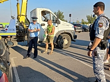 На парковке ТРЦ в Волгограде приставы арестовали 10 автомобилей