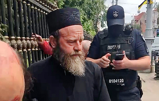 В Черновцах провалилась попытка рейдерского захвата храма УПЦ
