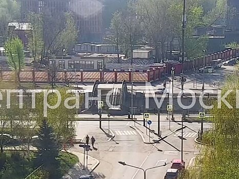 МВД: водитель упавшего в Яузу авто самостоятельно выбрался из машины