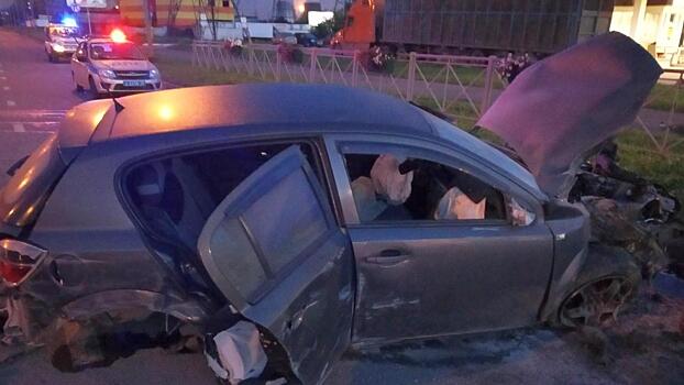 Пьяный водитель врезался в фонарный столб в Череповце