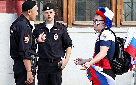 Как полиция борется с хулиганами на матчах ЧМ. И еще немного о рок-концерте в матче Исландия – Хорва