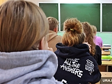 Курганские власти начнут переманивать школьников из других регионов для работы на заводах