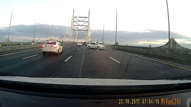 Последствия слета "любителей летней резины" в Петербурге. Видео