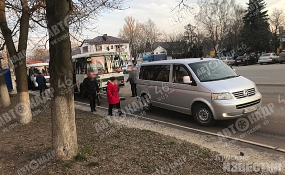 В Курск маршрутка ПАЗик врезалась в микроавтобус «Volkswagen»