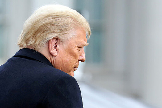 Трамп получает новости о взрыве в Нэшвилле