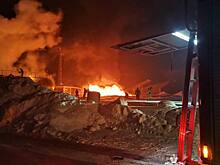 В Оренбурге ночью на ул. Донгузская горели две емкости с нефтью