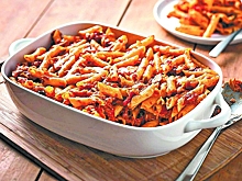 Запеканка с пастой, биточки из брокколи и судак с картофелем: топ ресторанных блюд для дома