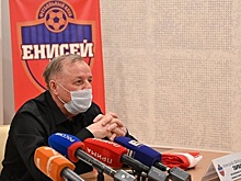 Тарханов возглавил «Енисей» и дал пресс-конференцию в маске