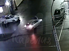 В Карелии на видео попало, как машина влетела в женщину с младенцем