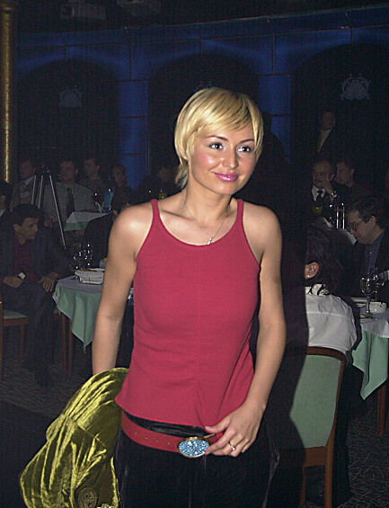 Катя Лель на презентации нового альбома группы «ВИА Гра», 2003 год