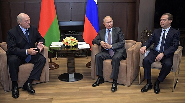 Лукашенко рассказал, как его разозлила зависимость Медведева от Путина