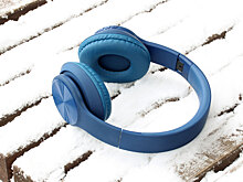 Эксперты рассказали, чем опасно использование наушников на морозе