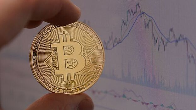 Курс биткоина резко опустился
