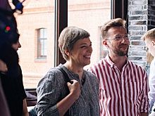 40-летняя звезда «Не родись красивой» Нелли Уварова вышла в свет с радикально короткой стрижкой