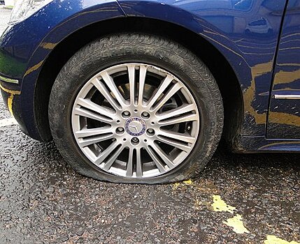 Можно ли ехать на спущенном колесе