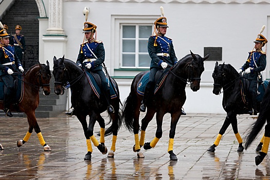 В Кремле открыли сезон развода конных и пеших караулов