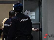Неизвестные наложили под дверью петербургских активисток зловонных фекалий